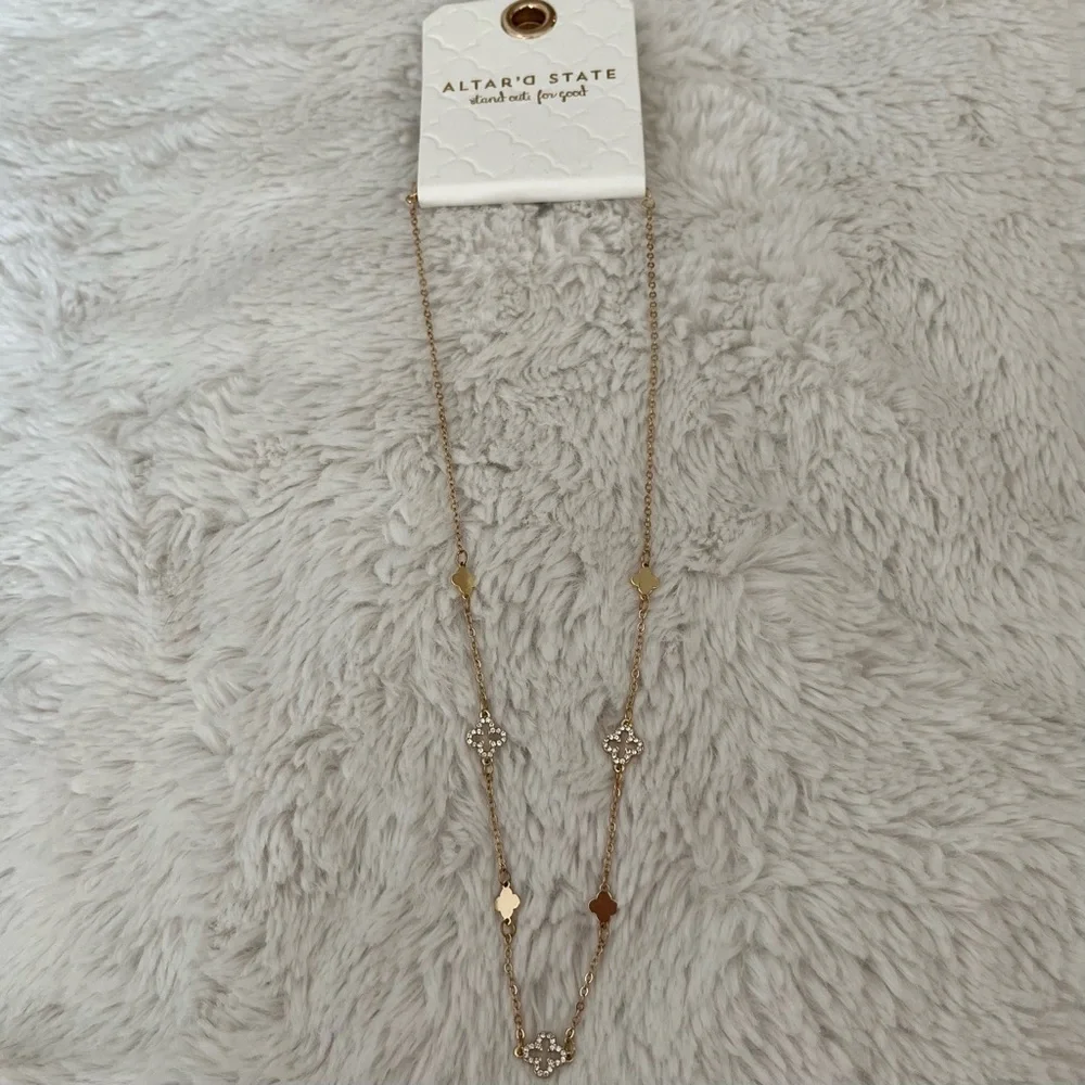 NEW Altar’d State Arula Clover Statement Necklace - Picture 3 of 7